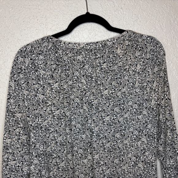 J. Jill Black White Yellow Floral Casual Peasant Relaxed Top Women's Size Medium - Picture 11 of 13